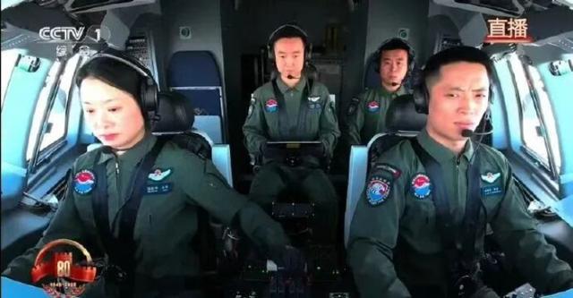 b体育网页版-“阅兵最帅女机长”谭红梅来自重庆永川，母校：97级毕业，父母老师一直以她为傲